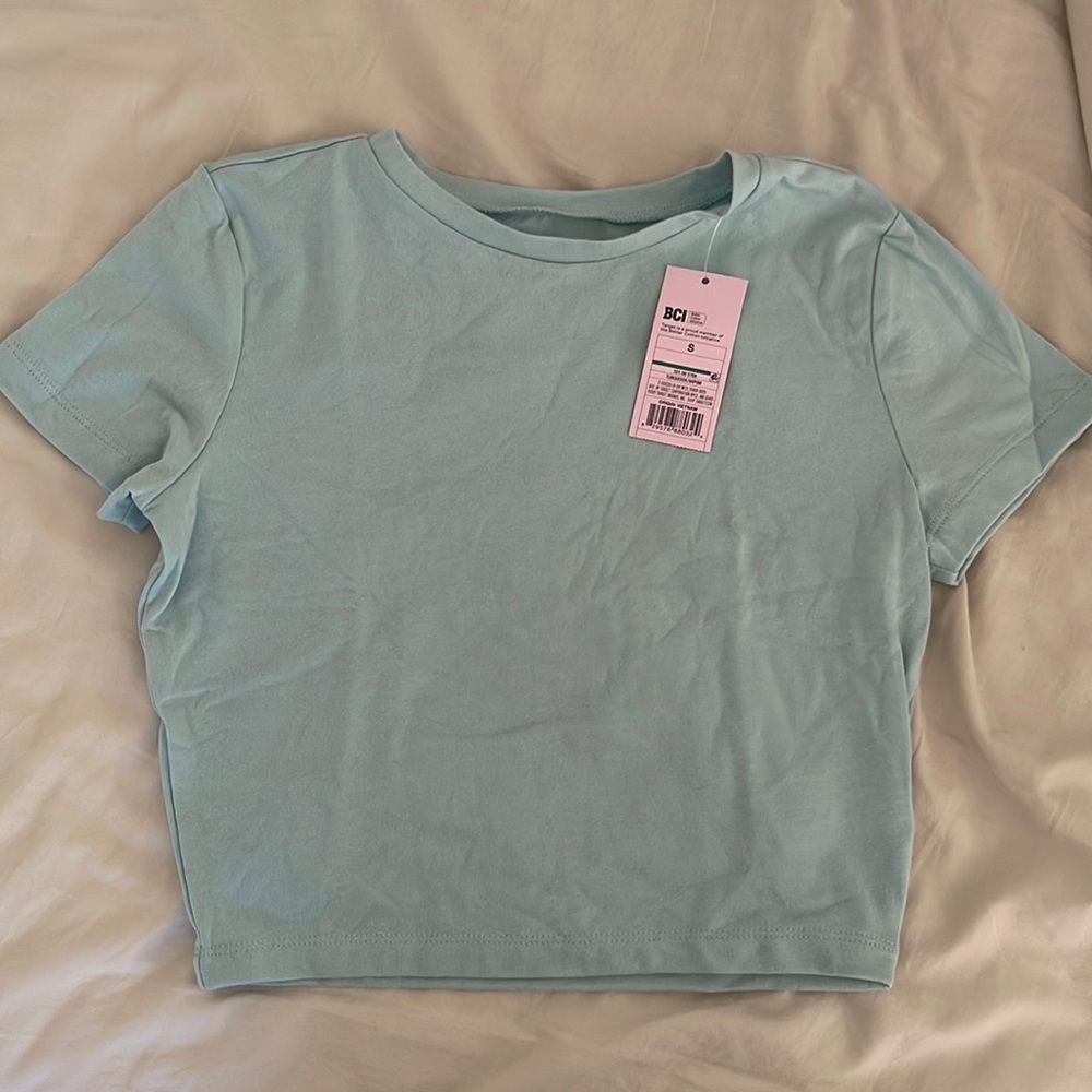 Cropped baby blue tshirt